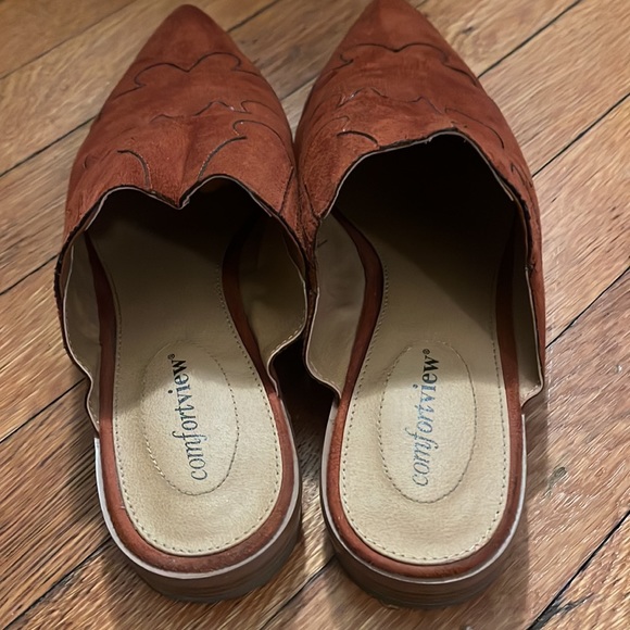 Pointy toed slide flats - Picture 3 of 3